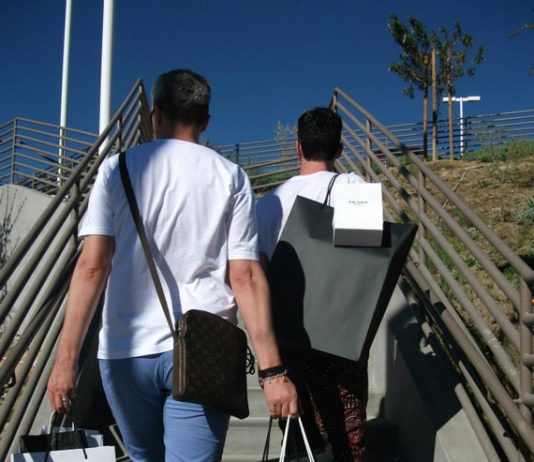The-Gay-Guide-Network-Palm-Springs-Desert-Hills-Premium-Outlet